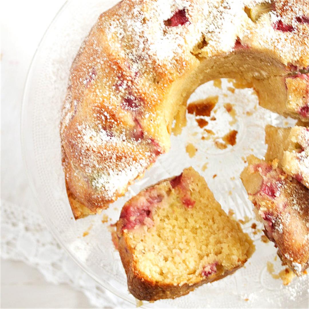 Strawberry Rhubarb Cake with Greek Yogurt – Bundt Cake Recipe