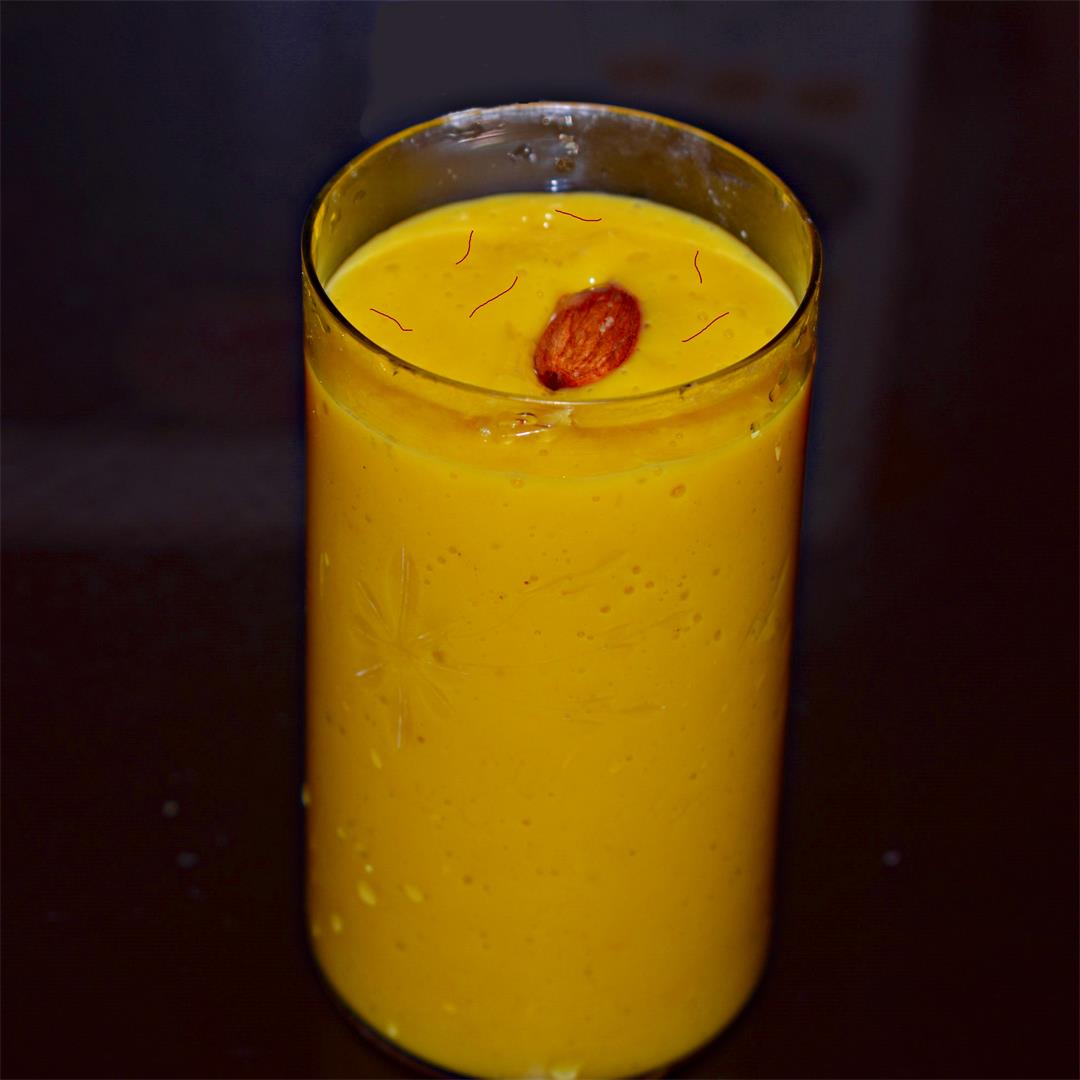 How to make Mango Milkshake - A healthy yummy summer drink