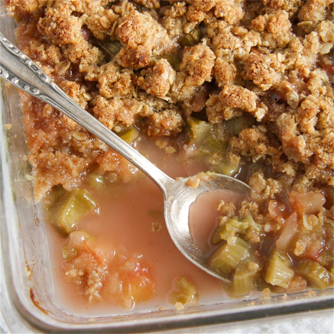 Rhubarb Crisp with Apples and Crunchy Oatmeal Topping
