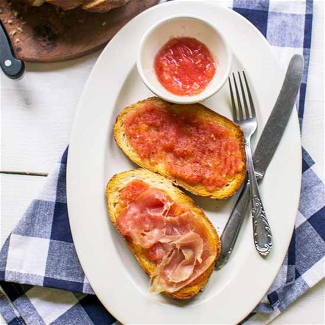 Authentic simple pan con tomate