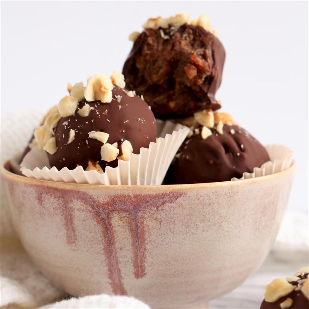 Chocolate Hazelnut Bliss Balls (Vegan, Raw Ferrero Rocher)