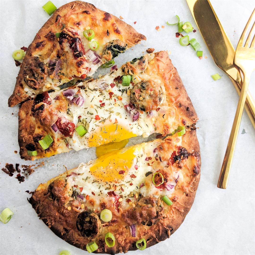 Cheesy Naan Breakfast Pizzas - Delicious and SO easy!