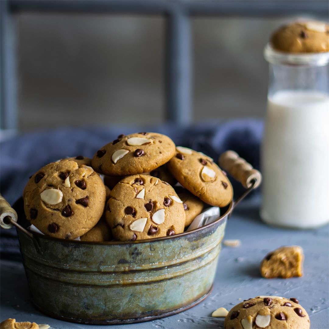 Chocolate chips and almonds whole wheat cookies