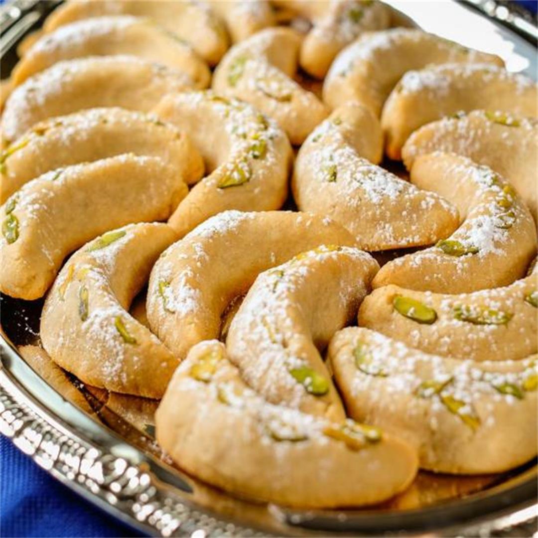 Vanillekipferl (German Crescent Cookies)