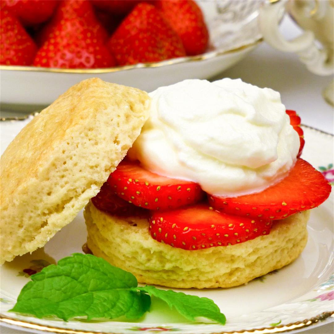 Wonderful British scones with fresh strawberries and cream
