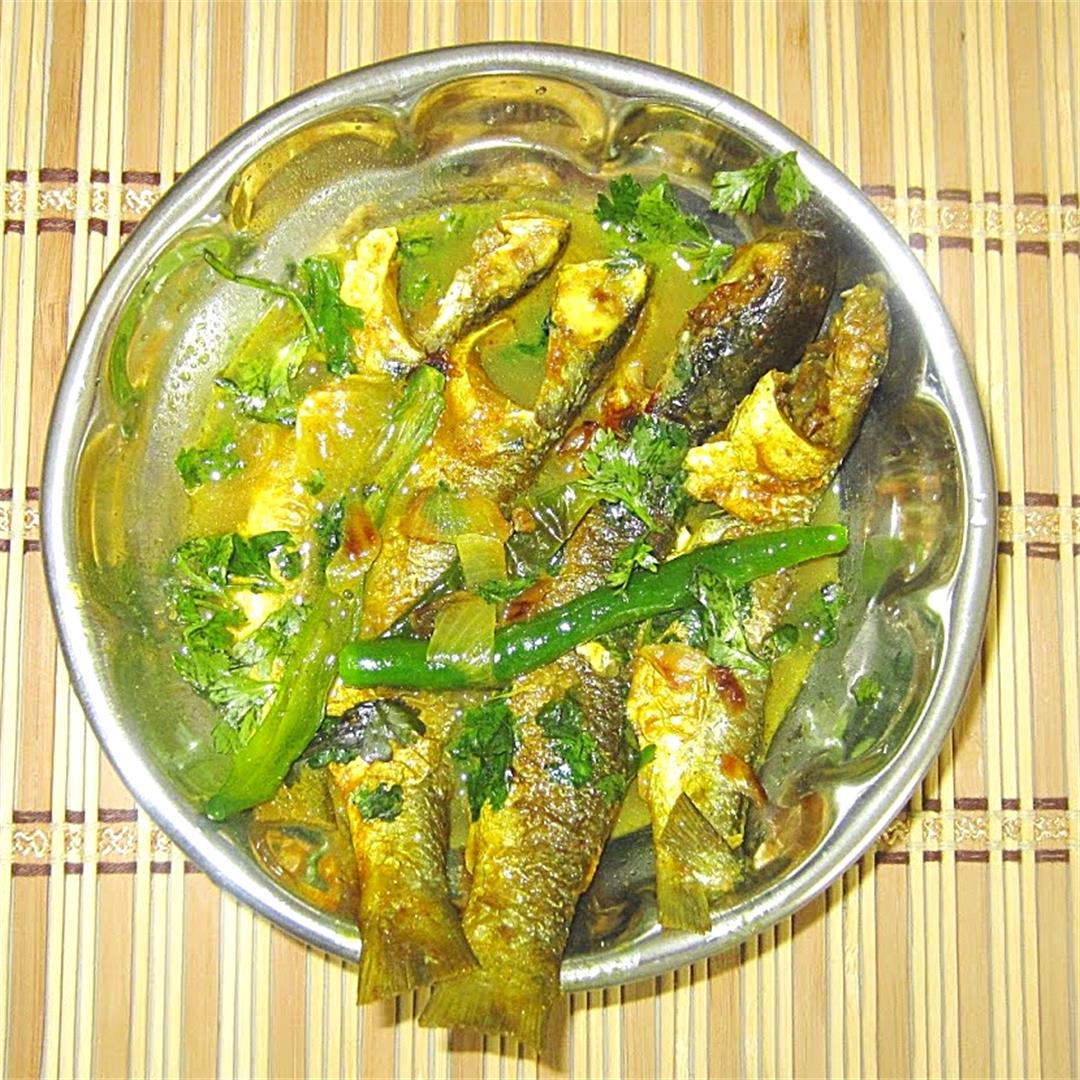 Parshe Macher Teljhol - Spicy Mullet curry