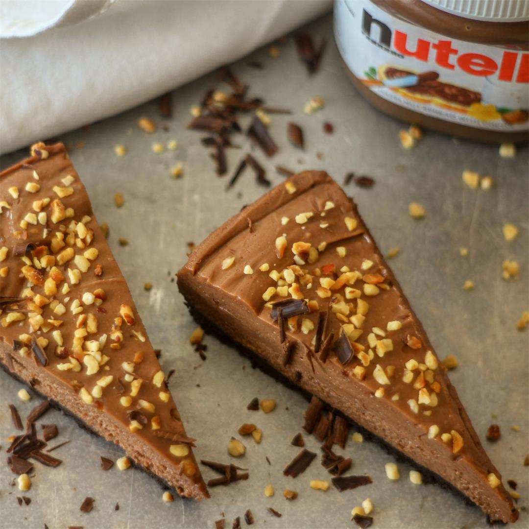 This is an amazing No Bake Nutella Cheesecake Recipe.