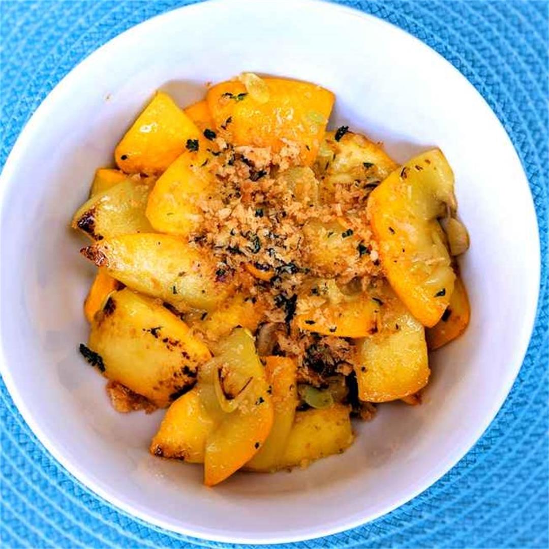 Sauteed zucchini with crunchy breadcrumb topping