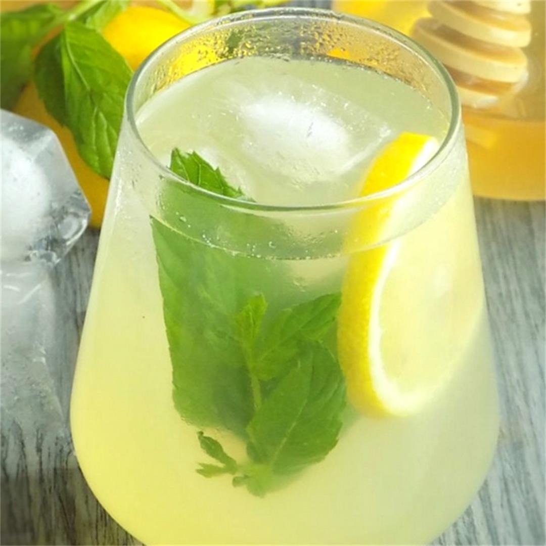 Healthy Lemonade with Honey and Mint