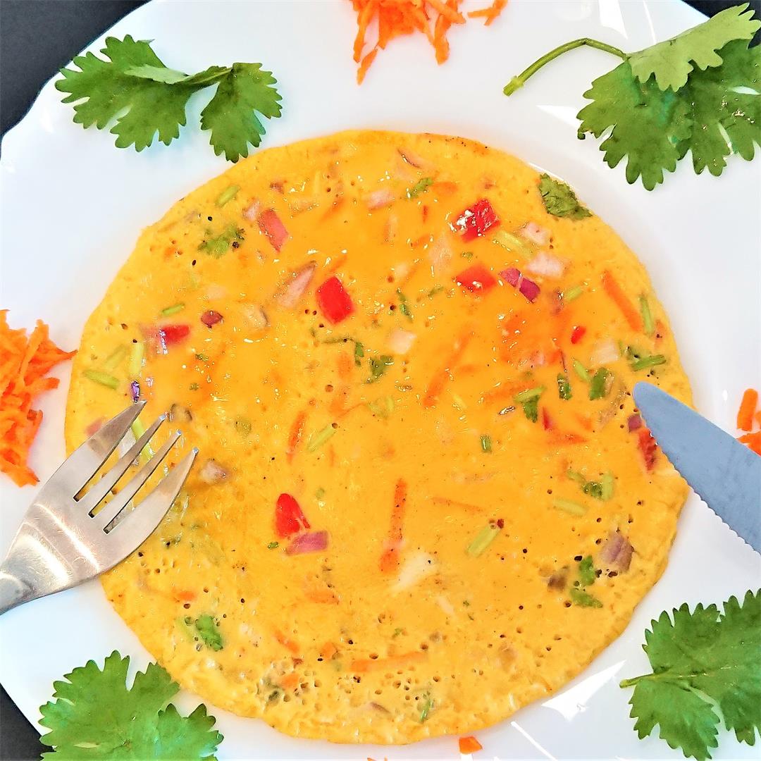 A delicious & healthy breakfast omelet with veggies & turmeric