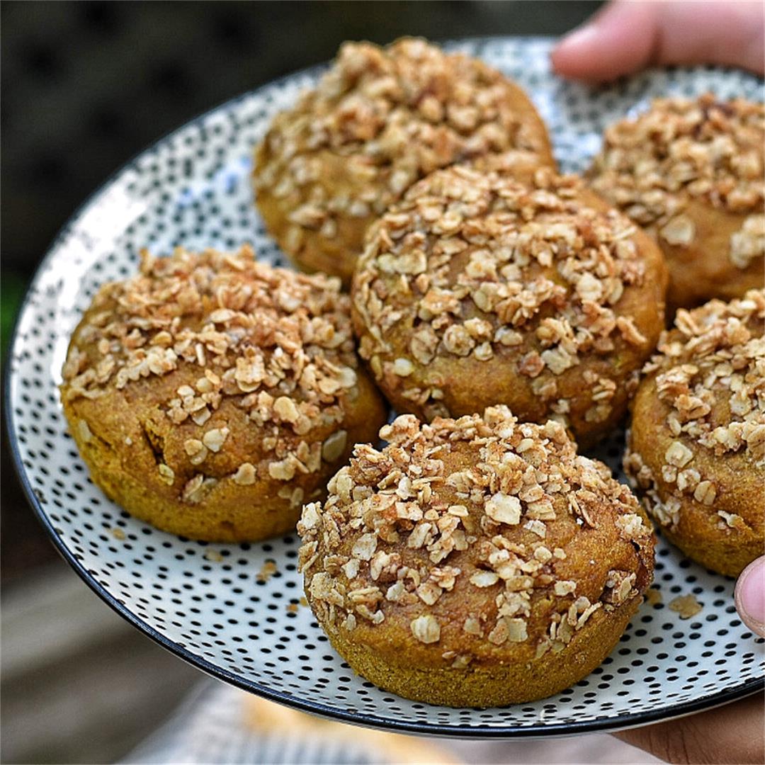 Healthy Pumpkin Muffins with Streusel Topping