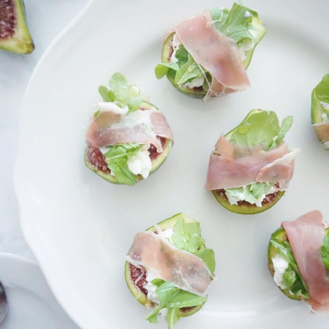 Figs with goat cheese, prosciutto, arugula and honey