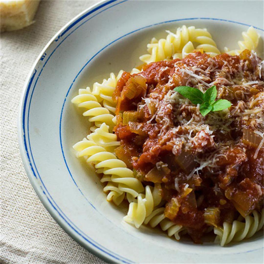 Quick and Easy Pasta with Tomato Sauce