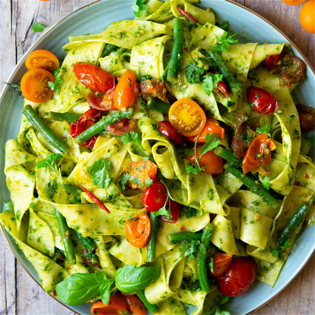 Pasta with Green Beans, Tomatoes & Pesto