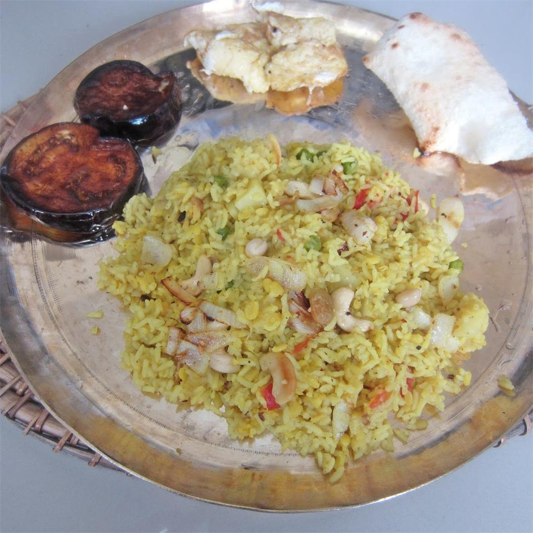 Bhuna Khichdi - Bengali style flavoured rice and Lentil recipe