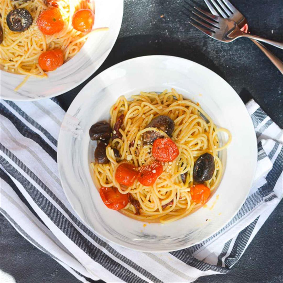 Roasted Tomatoes and Mushroom Pasta