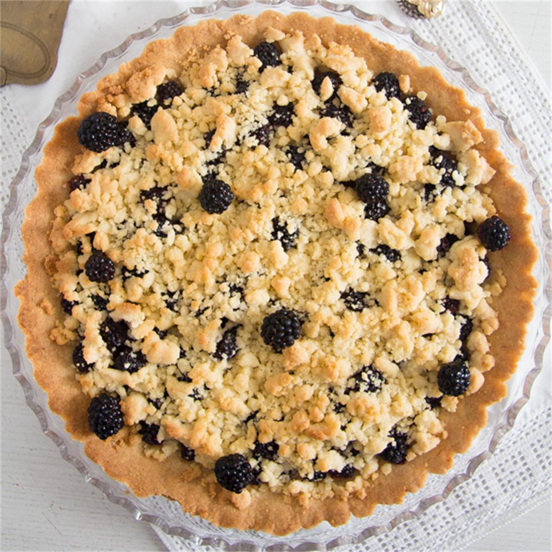 Easy Crumb Crust Pie with Blackberries and Crumble Topping