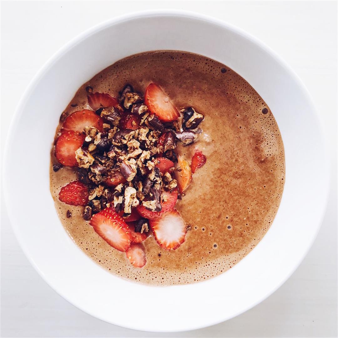5 Minute Healthy Hot Chocolate Smoothie Bowl
