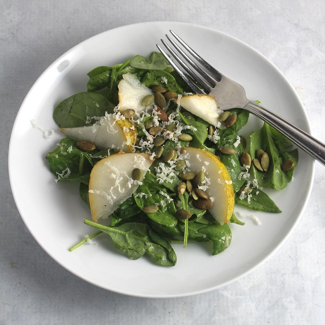 Spinach and Pear Salad with a Touch of Spice