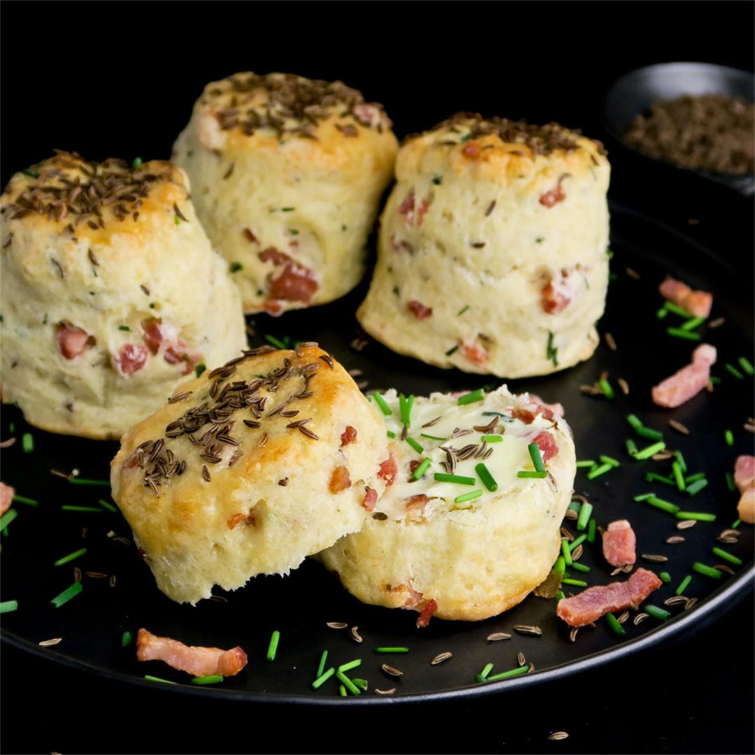 Cheesy scones with crispy bacon, caraway seeds and chives
