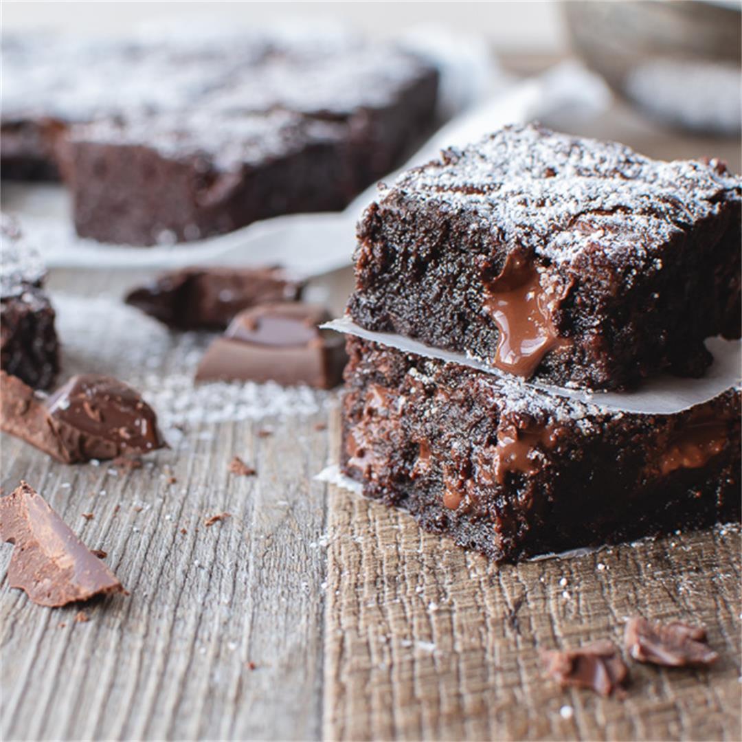 Easy Brownies recipe with Cocoa and Dark Chocolate