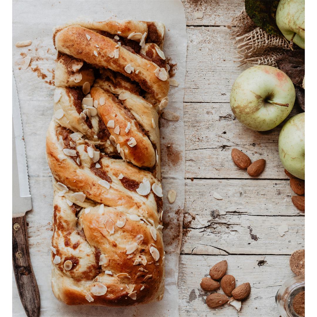 Apple cinnamon babka: a simple and healthy fall recipe!