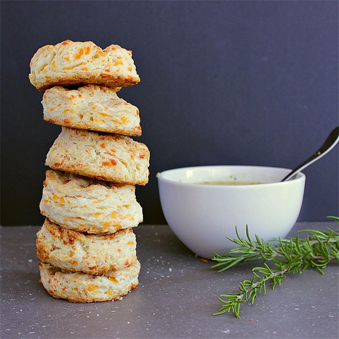 Easy Baking Powder Biscuits with Cheddar