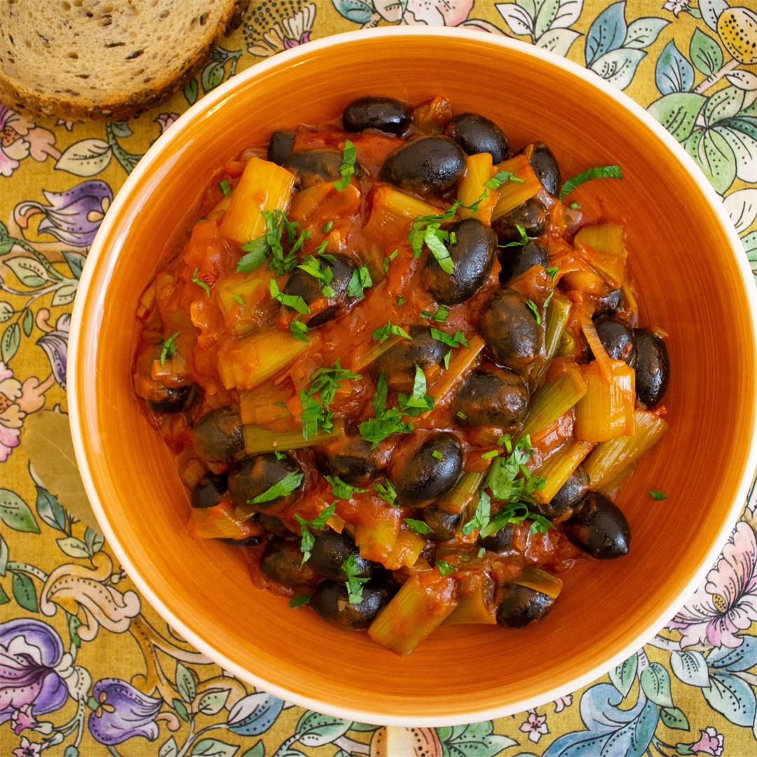 Vegetarian leek and olive stew