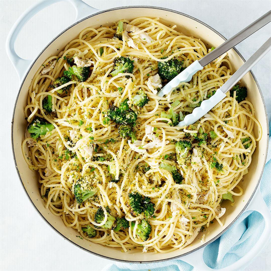 Garlic Spaghetti with Chicken, Broccoli and Breadcrumbs