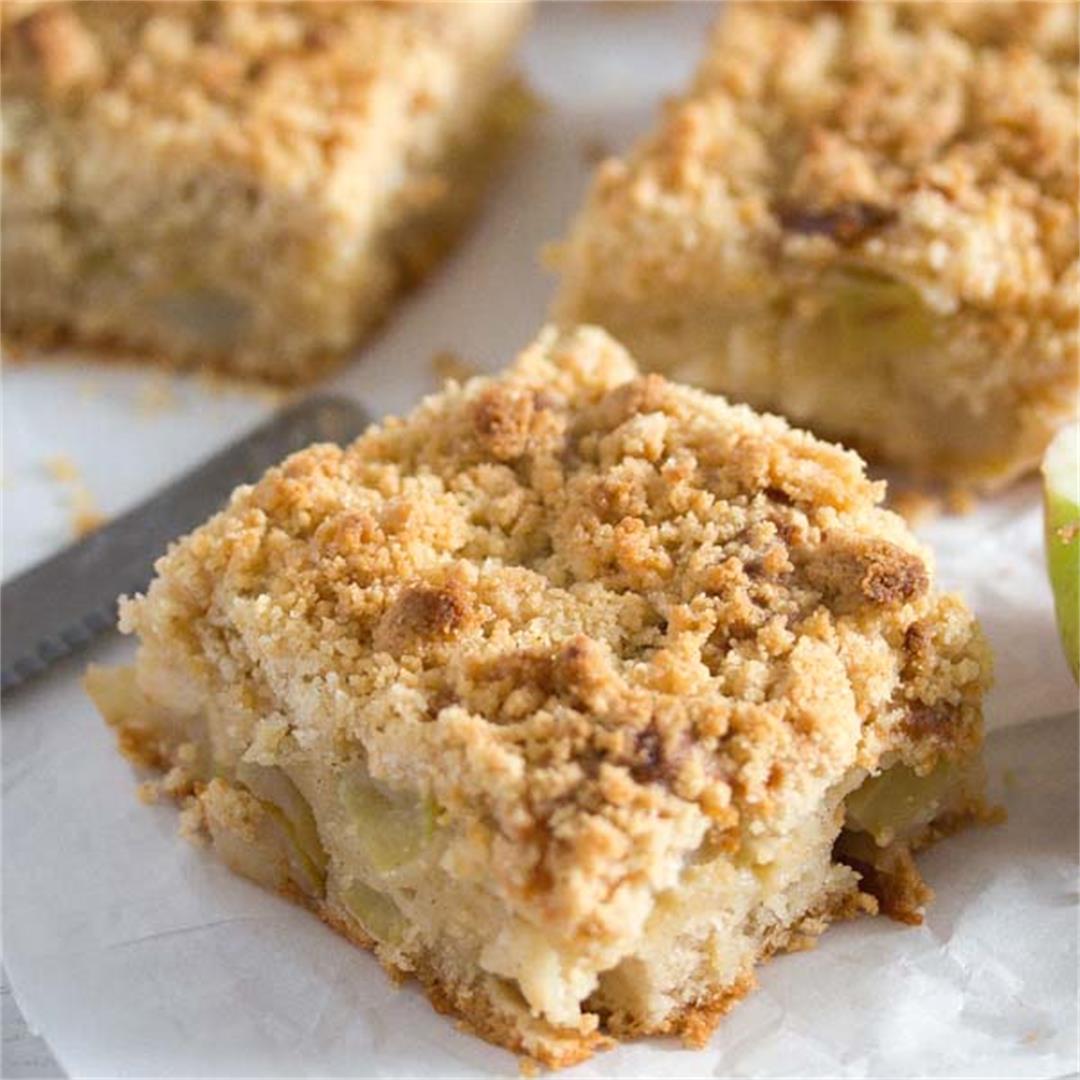 Apple Crumble Cake with Sour Cream