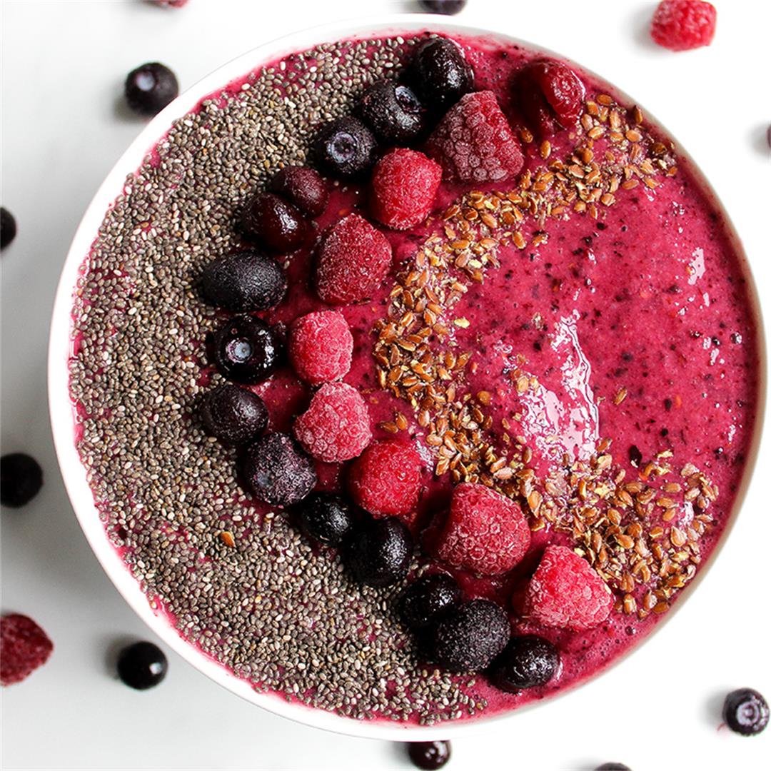Forest fruit smoothie bowl