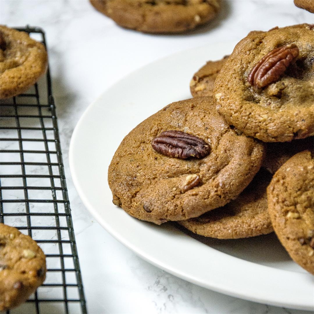Delicious cookies made with brown butter and crunchy pecans