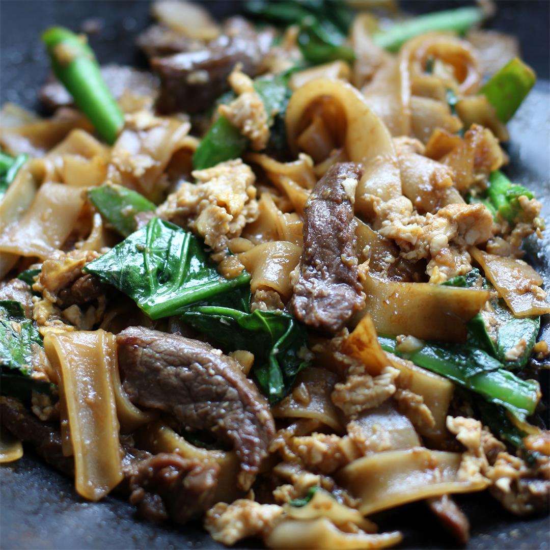 Pad See Ew Noodles - A Thai classic!