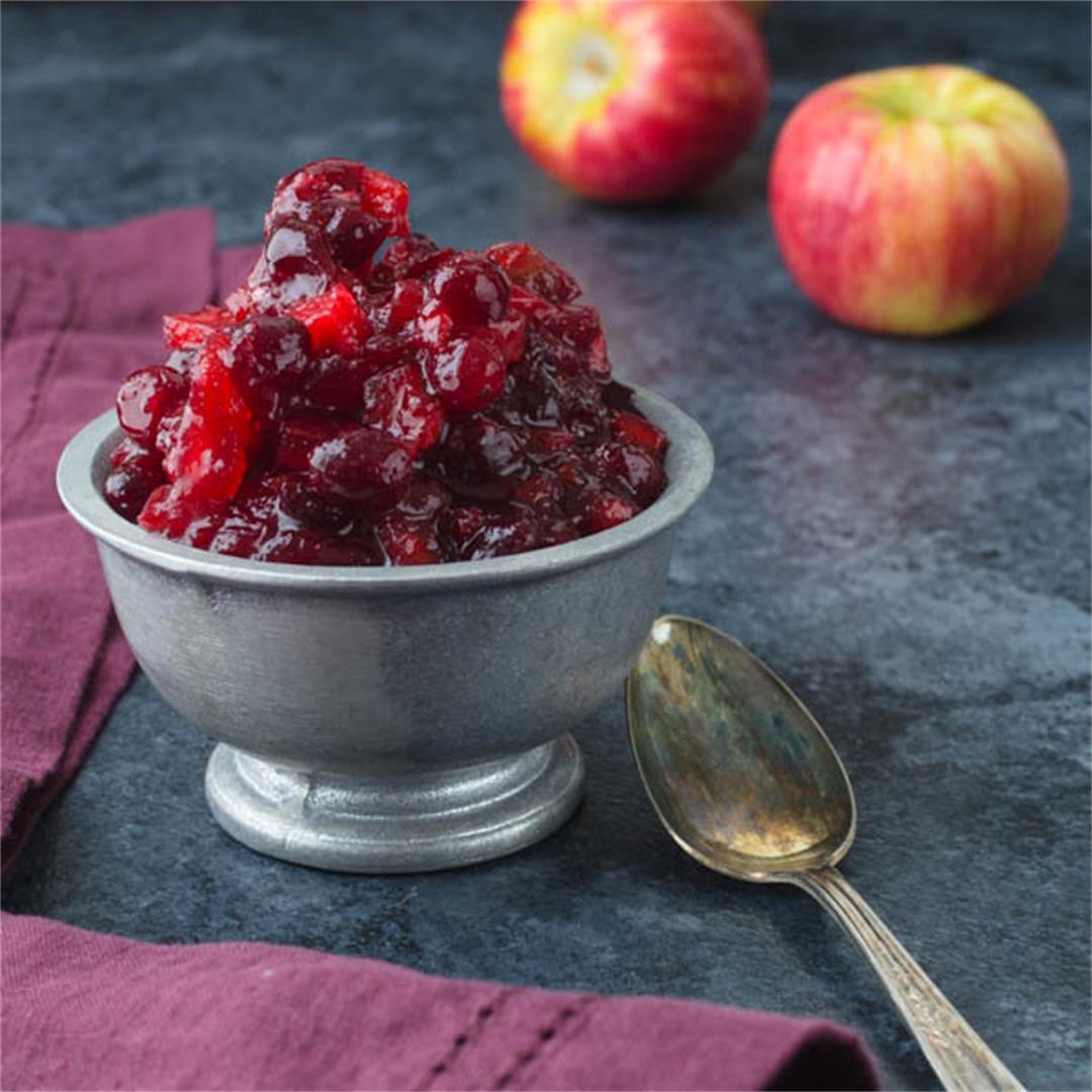 Lightly Spiced Cranberry Sauce with Apples