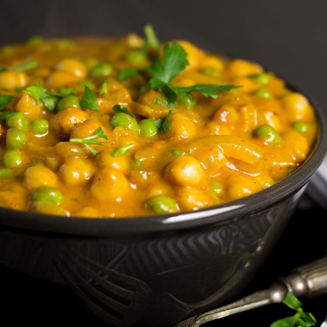 CRAZY Tasty Coconut Chickpea Curry