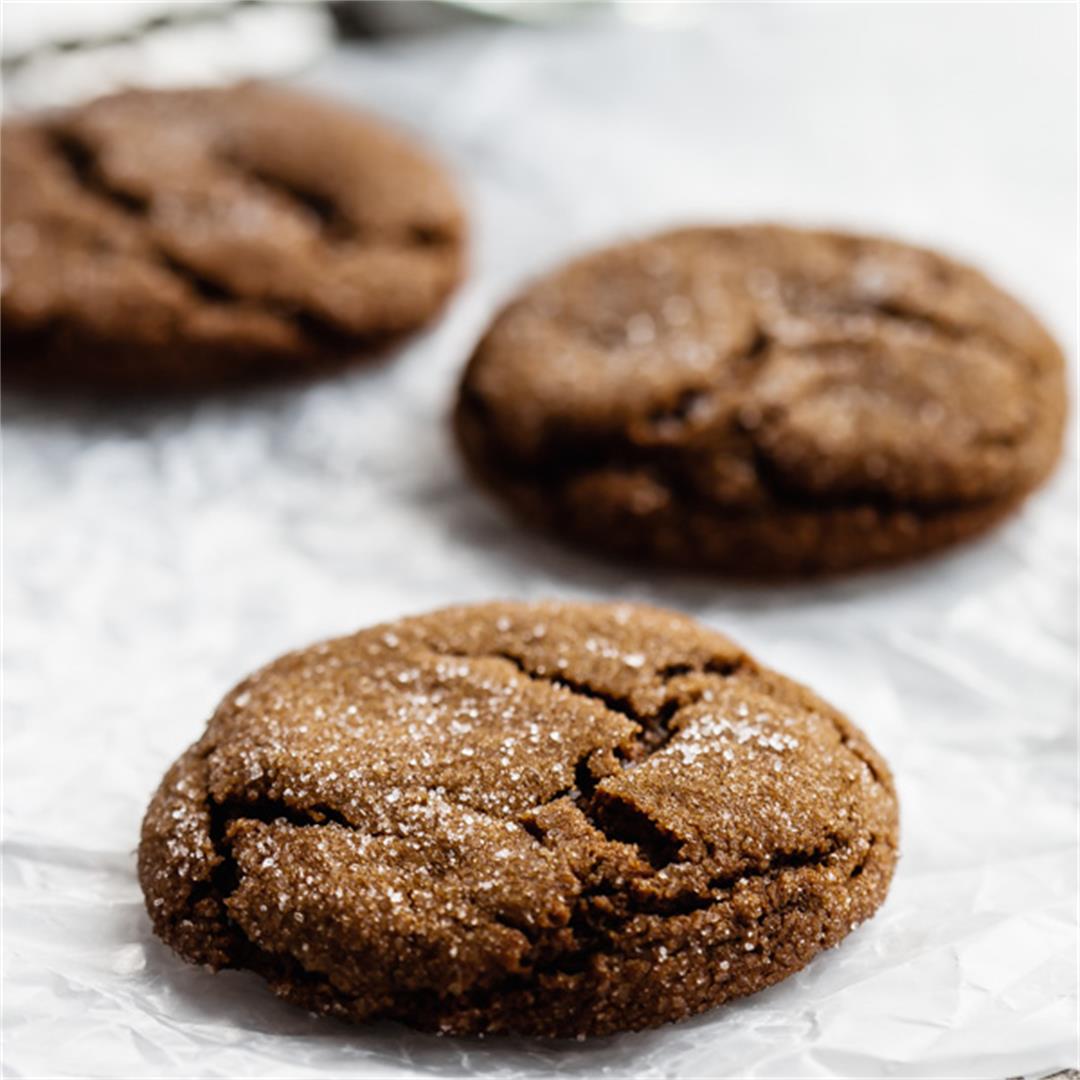 Crispy & Chewy Ginger Molasses Cookies