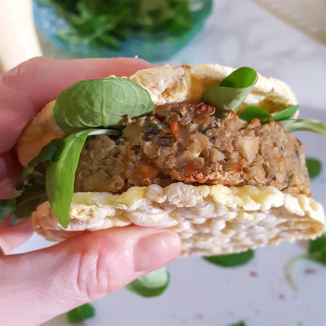 Quinoa veggie burger with tofu and aubergine | Fitness food