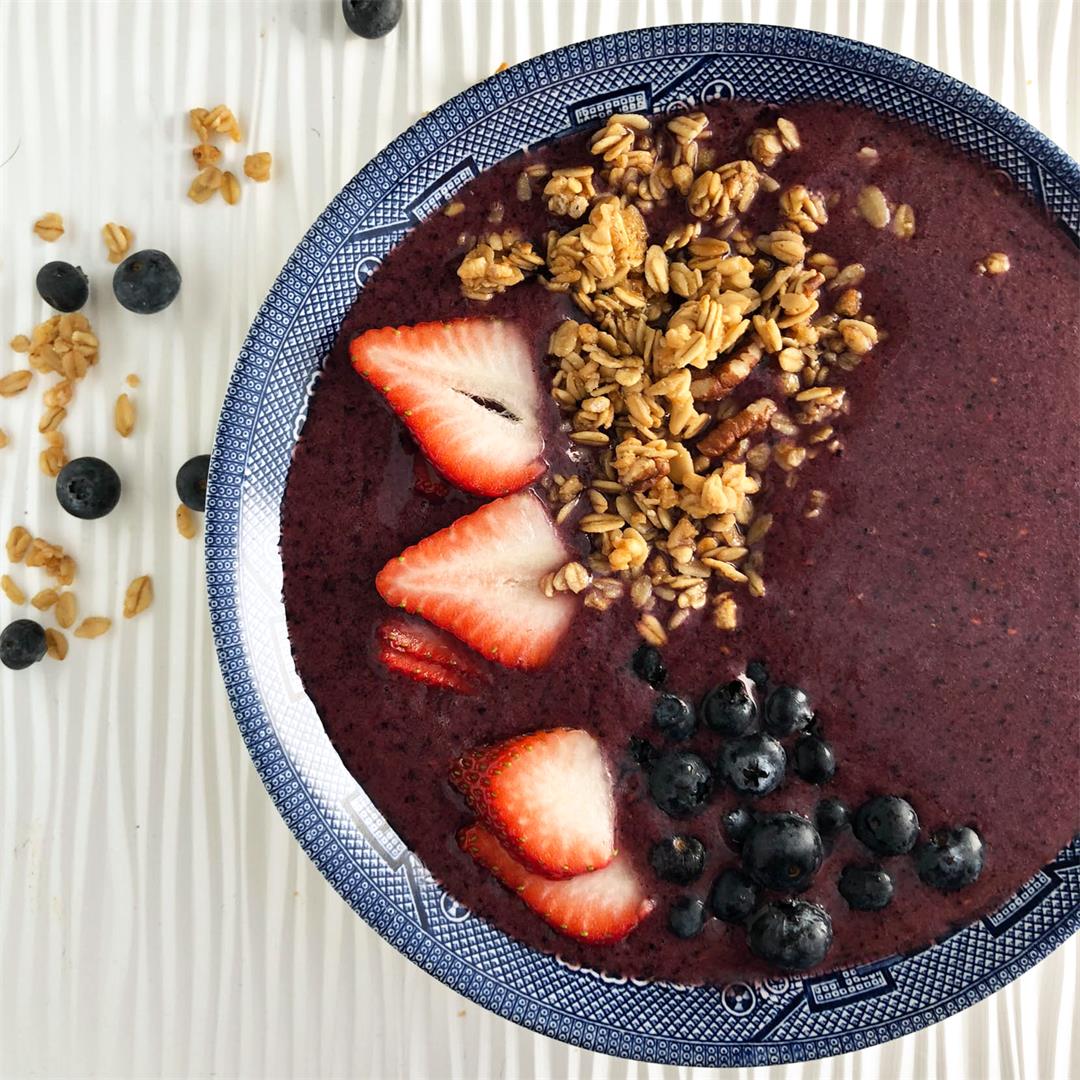 Berry Smoothie Bowl with Granola