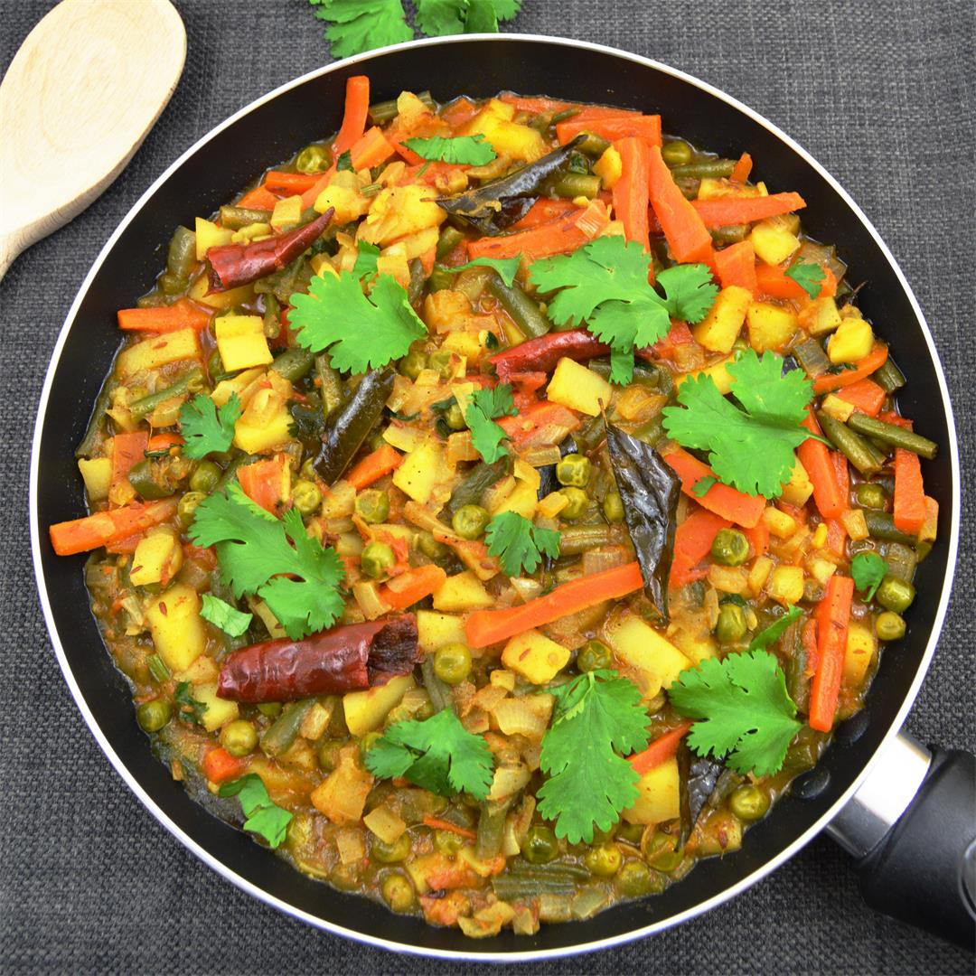 Vegetable Chettinad (Spicy vegan curry)