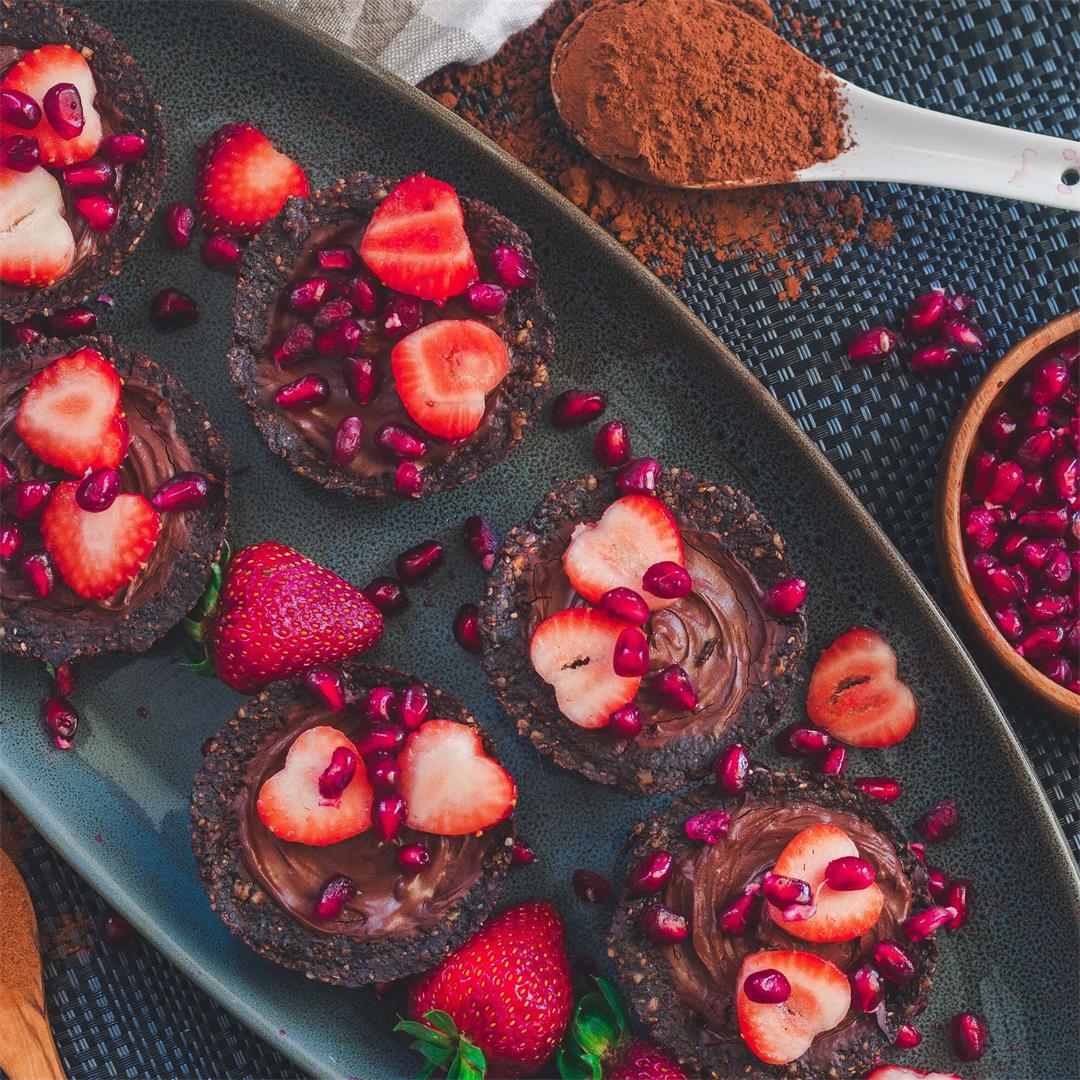 Raw Chocolate And Caramel Mini Tarts (vegan and gluten-free)