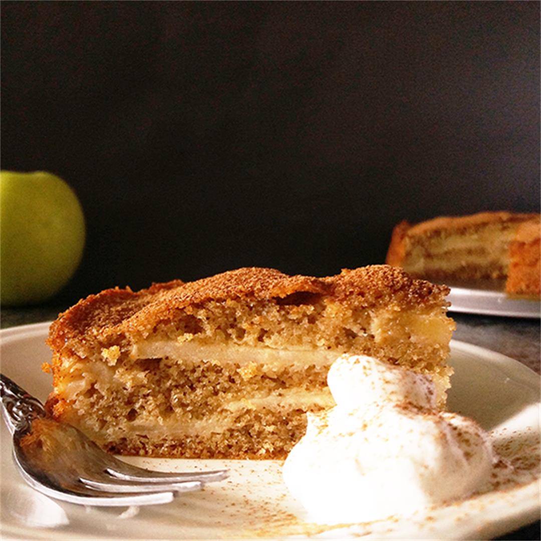 Simple Greek Apple Cake : simple and delicate, the way it has t