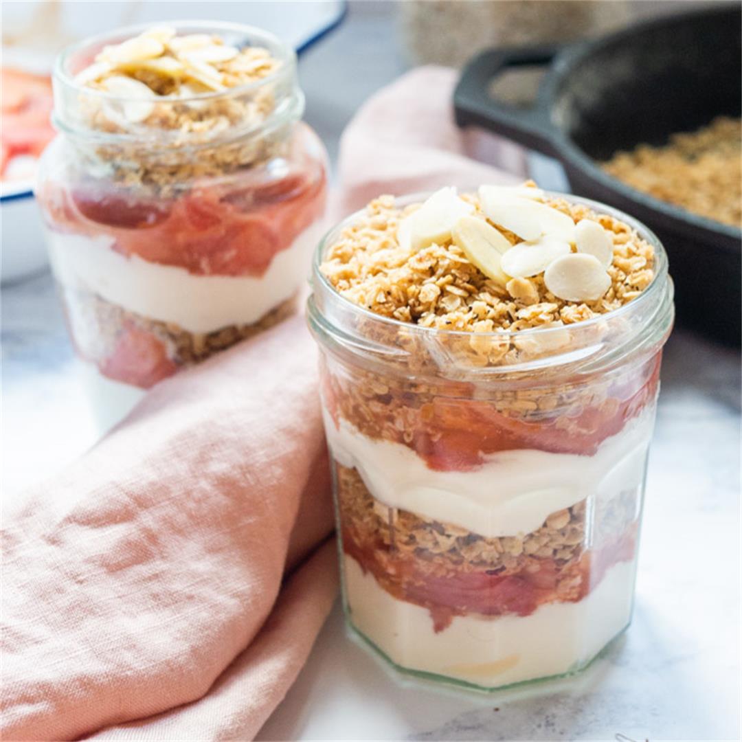 Breakfast Parfait with Toasted Oats