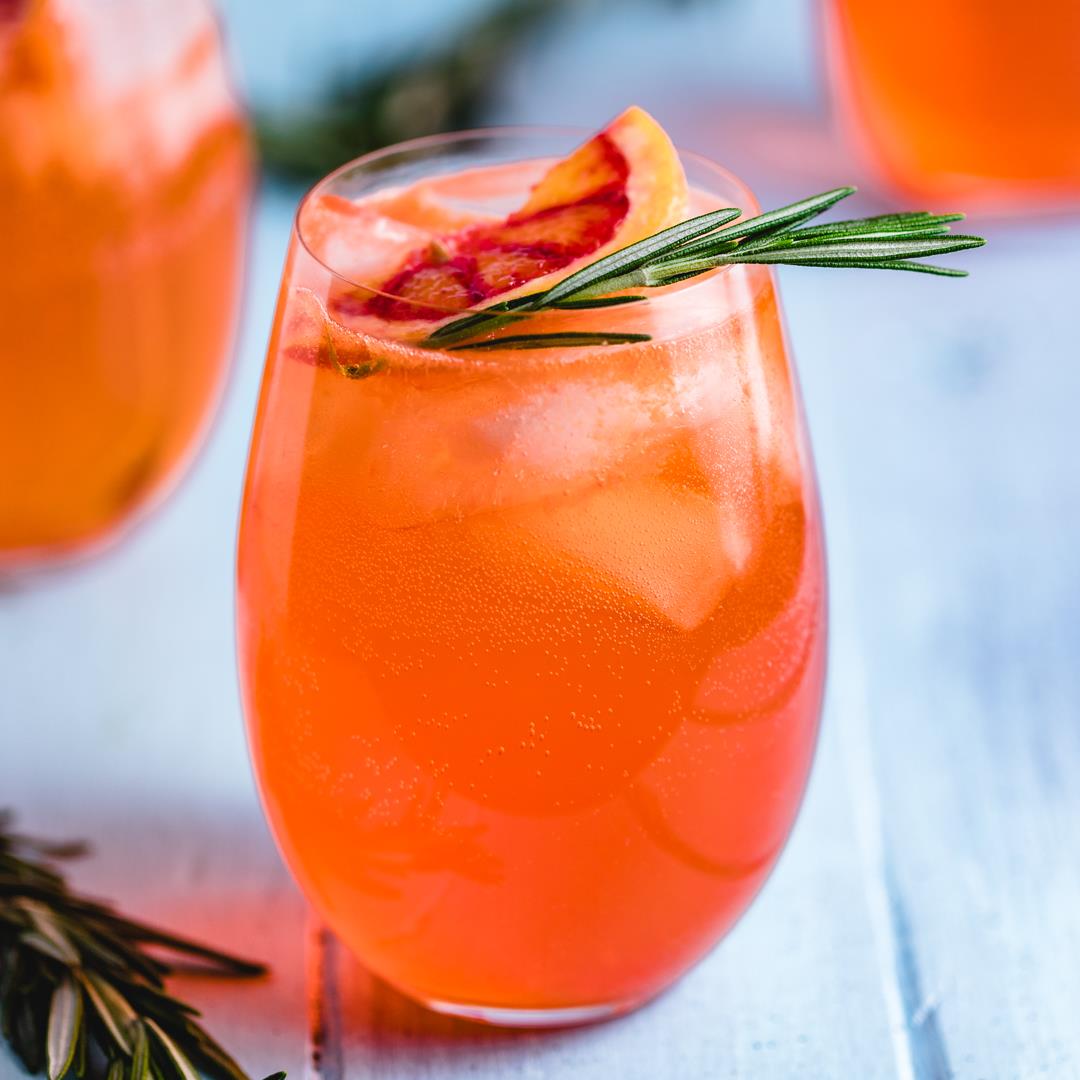 Hvordan kaos Gå tilbage Aperol Spritz - The Perfect Cocktail All Year Round - Sip and Feast