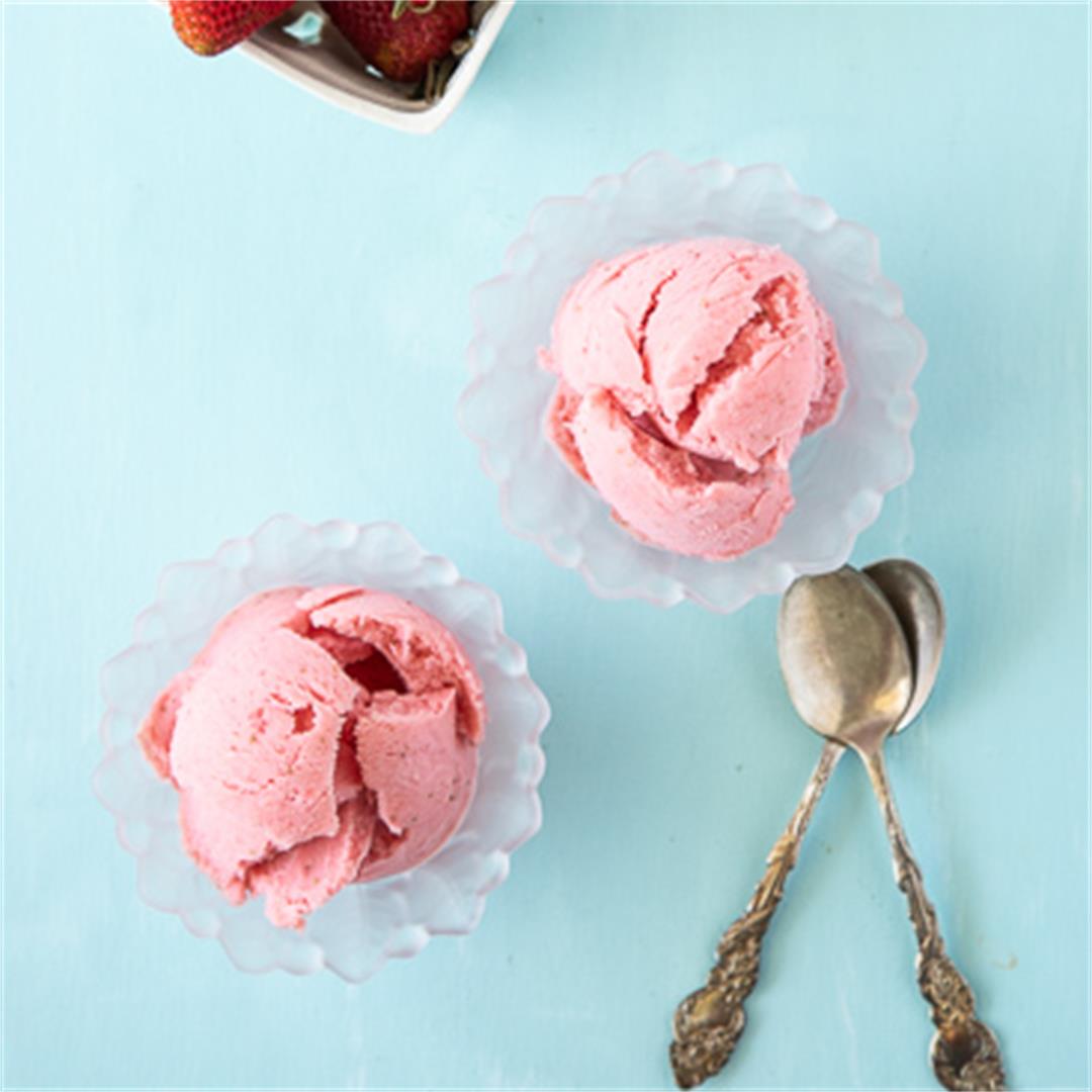 Strawberry-Amaretto Frozen Yogurt