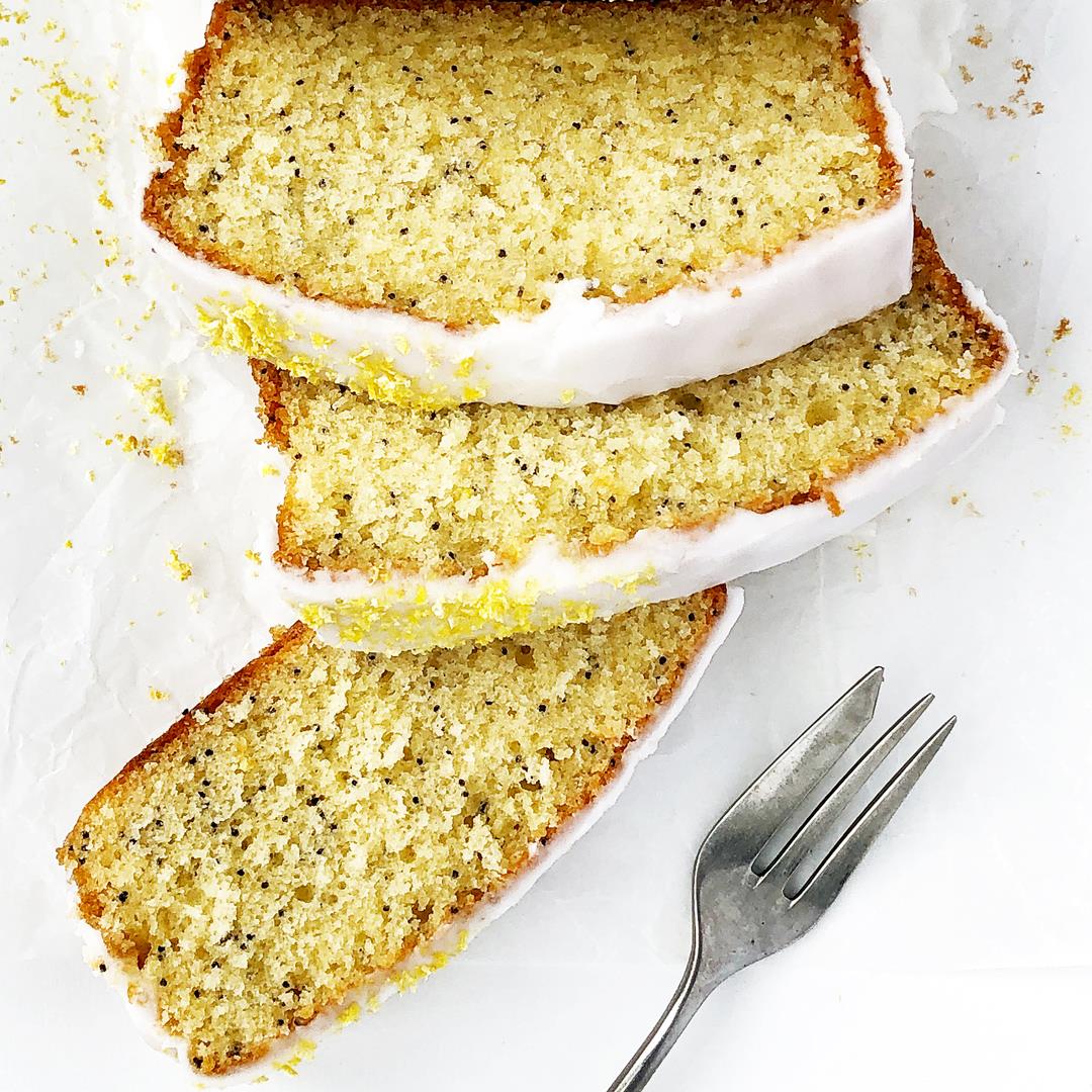 Easy Lemon Drizzle Loaf Cake with Poppy Seeds