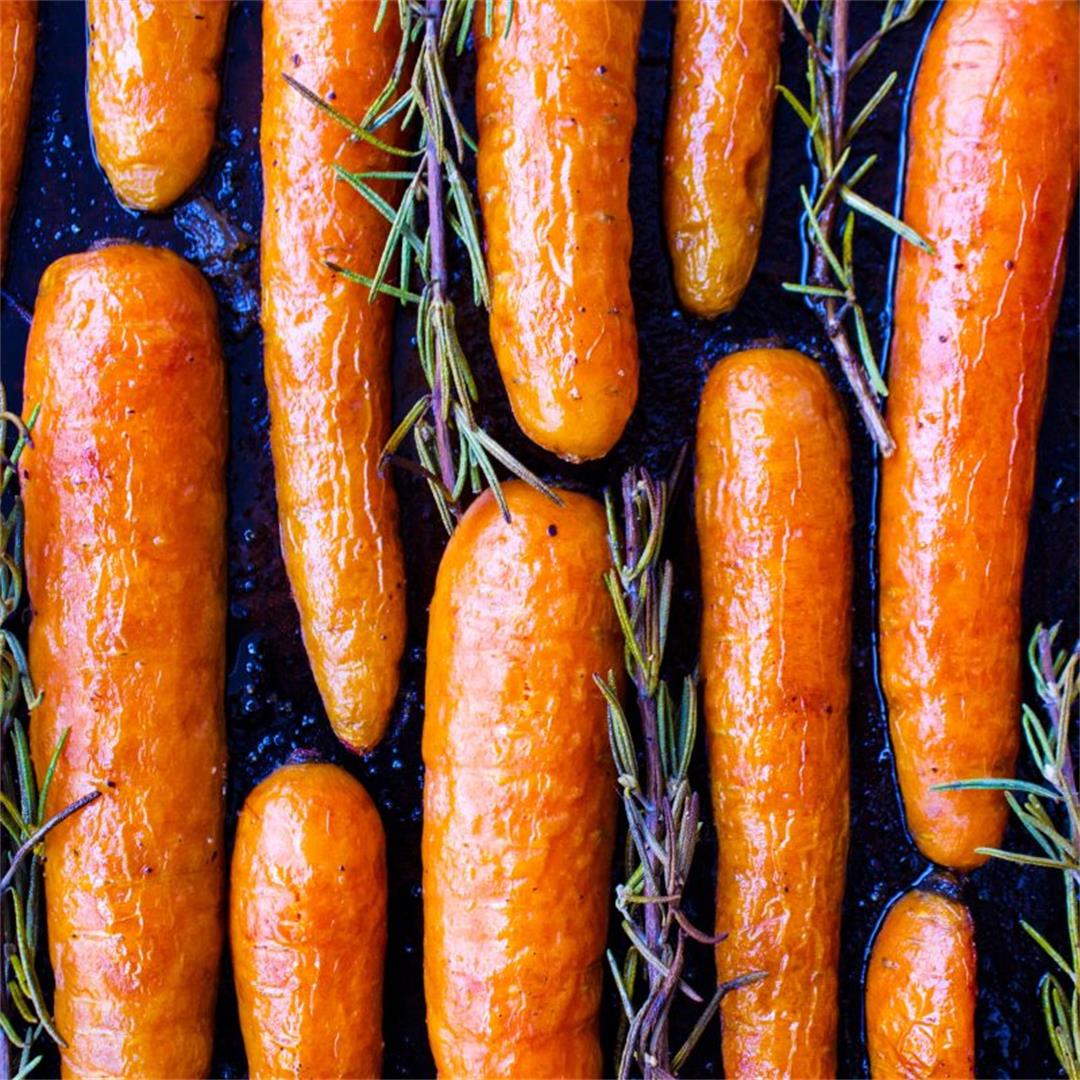 Roasted Maple Rosemary Carrots (vegan + gf)