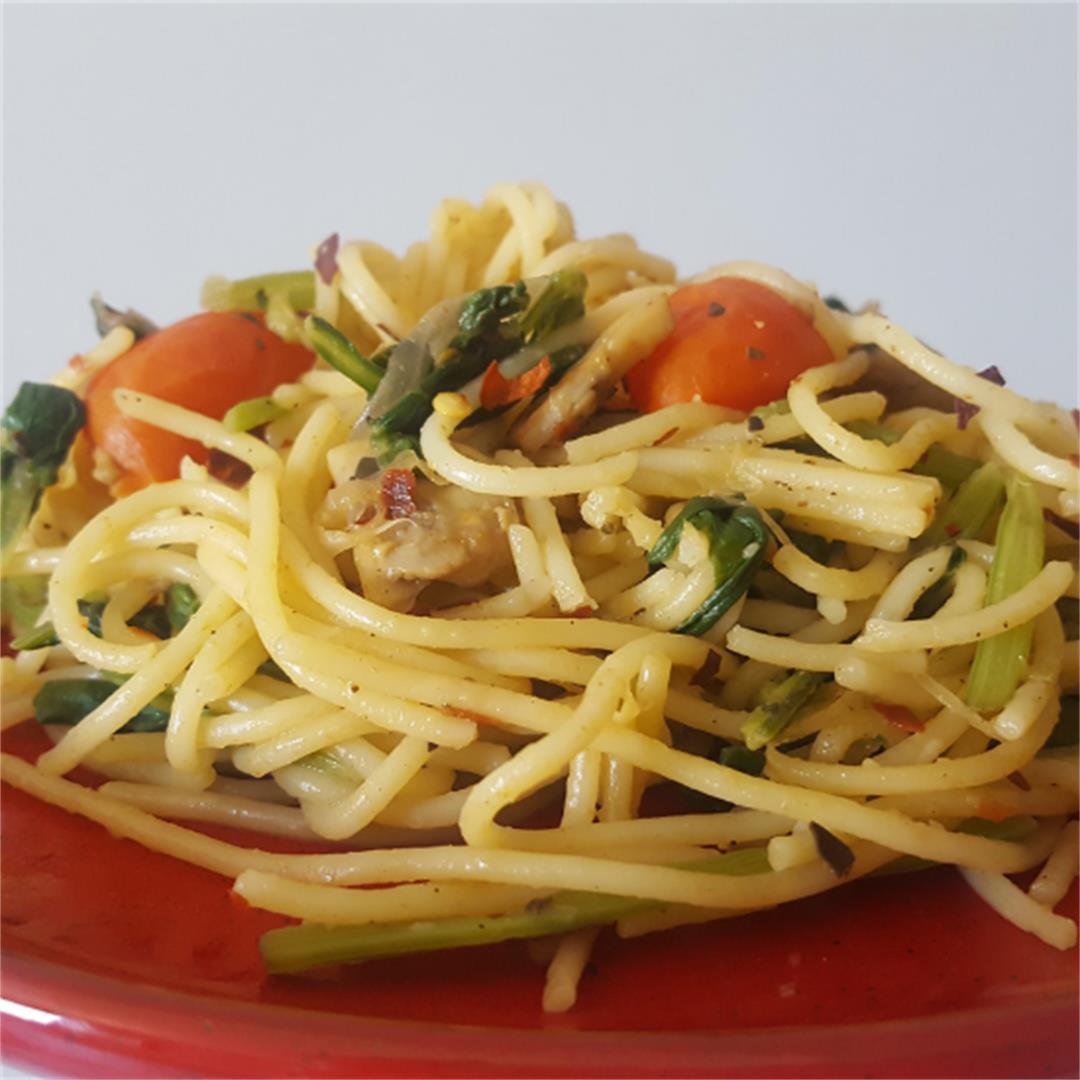 Vegan Pasta with spinach, mushrooms & cherry tomatoes