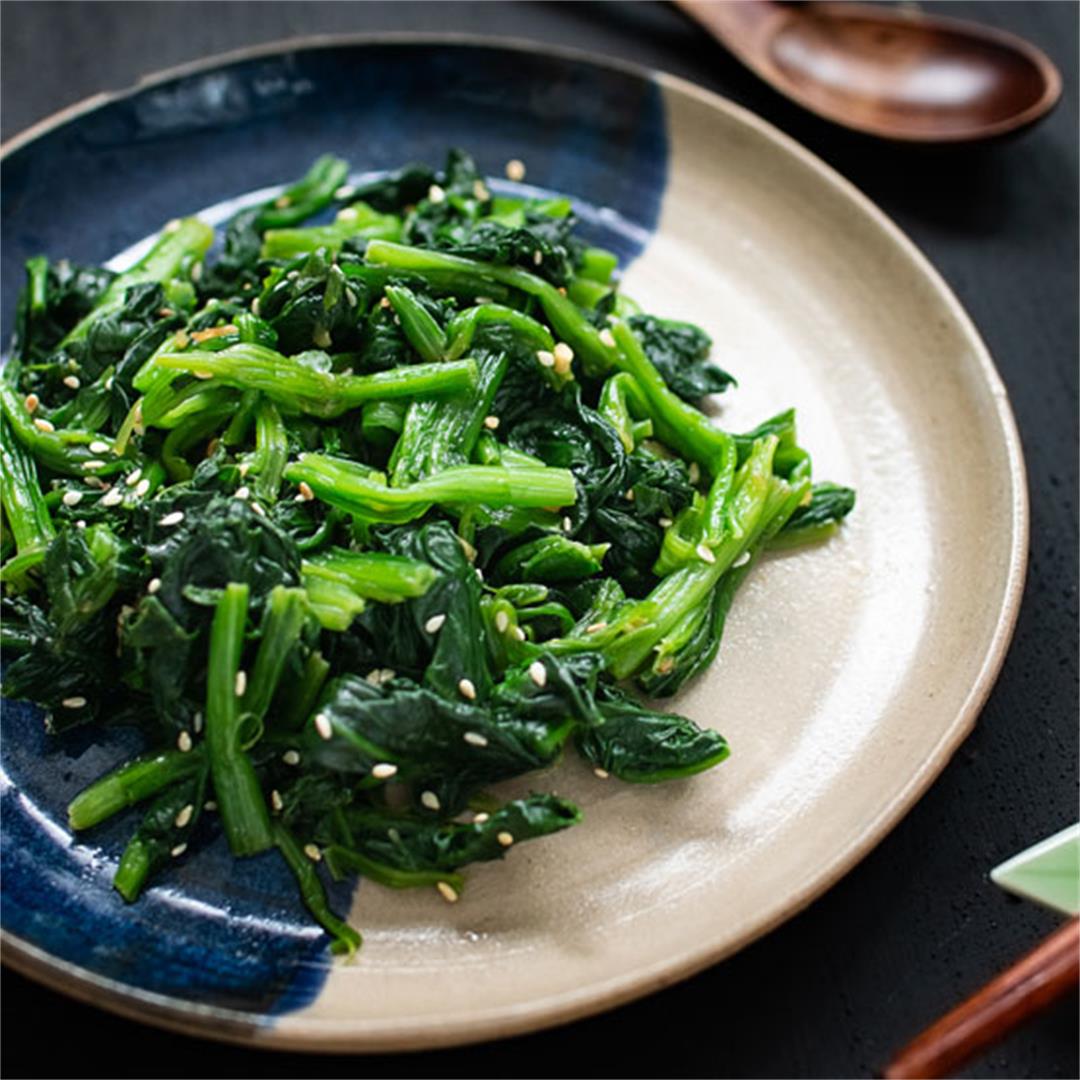 Korean-style sesame spinach salad (sigeumchi namul)