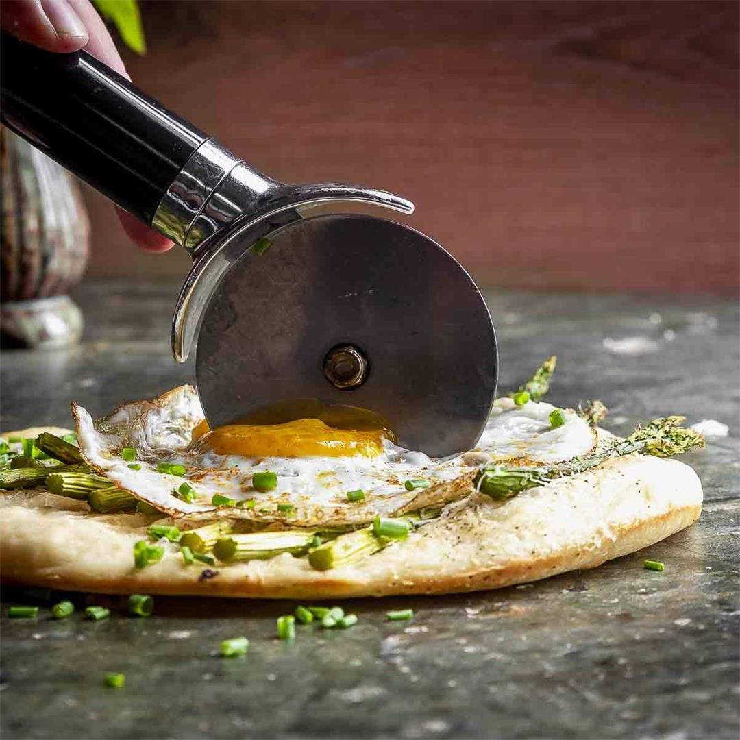 Easy Asparagus Flatbread (in cast iron!) — Recipe Fiction
