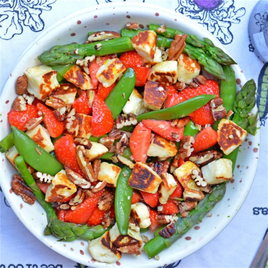 Strawberry Salad with Asparagus & Halloumi — Tasty Food for Bus